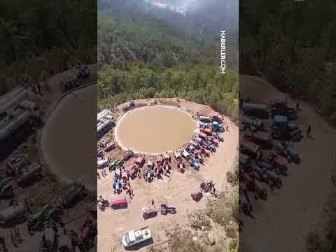 Çiftçiler yangına hızlı müdahale edilebilmesi için tankerleriyle su taşıyarak havuzu doldurdu